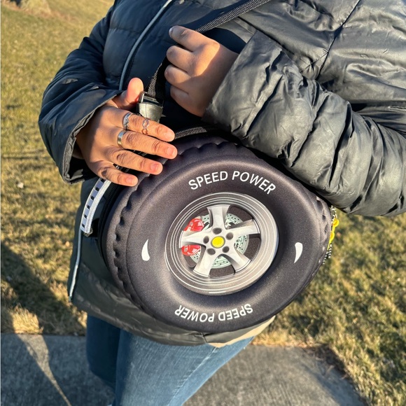 Tire Handbag - Picture 2 of 5